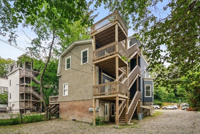 35 Oak Ave 2, Worcester, MA 01605