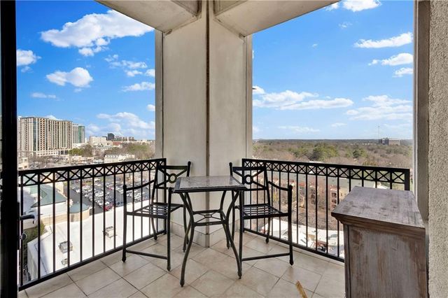 2828 Peachtree Road NW 1402, Atlanta, GA 30305