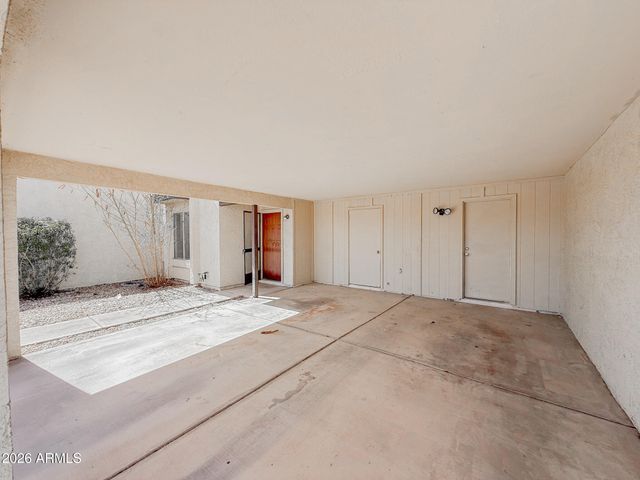 812 W DUKE Drive, Tempe, AZ 85283