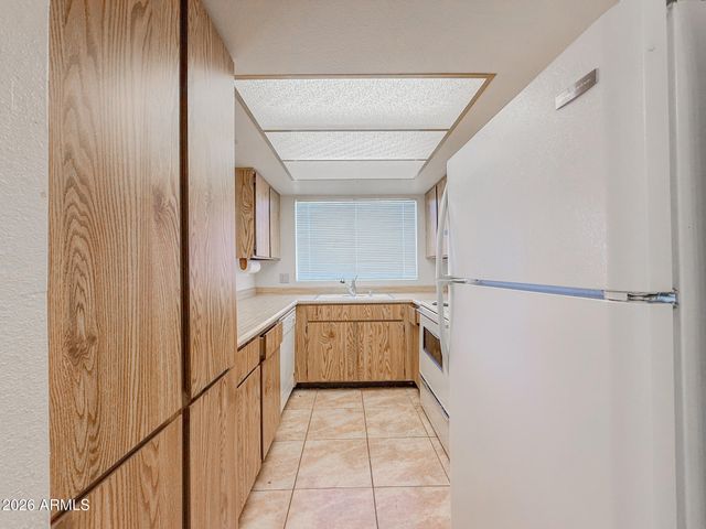 812 W DUKE Drive, Tempe, AZ 85283