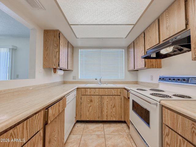 812 W DUKE Drive, Tempe, AZ 85283