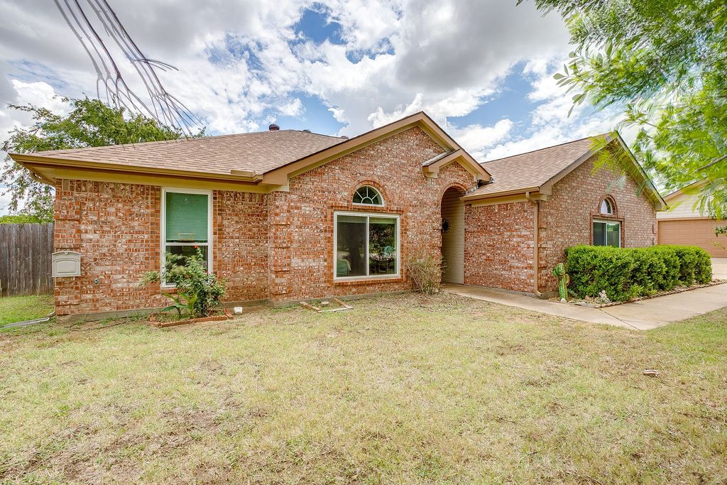 9425 Carson Ranch Road, Crowley, TX 76036