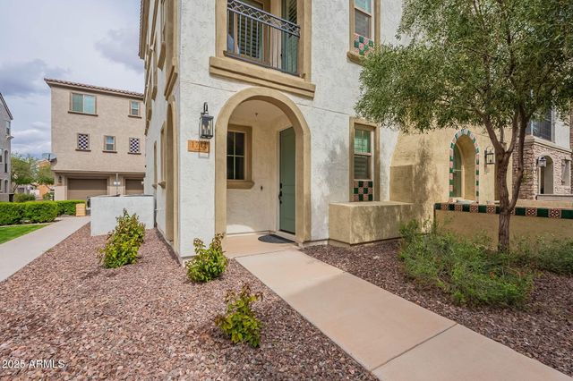 1741 E CHELSEA Lane, Gilbert, AZ 85295
