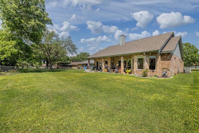 1338 Donovan ST, Gonzales, TX 78629