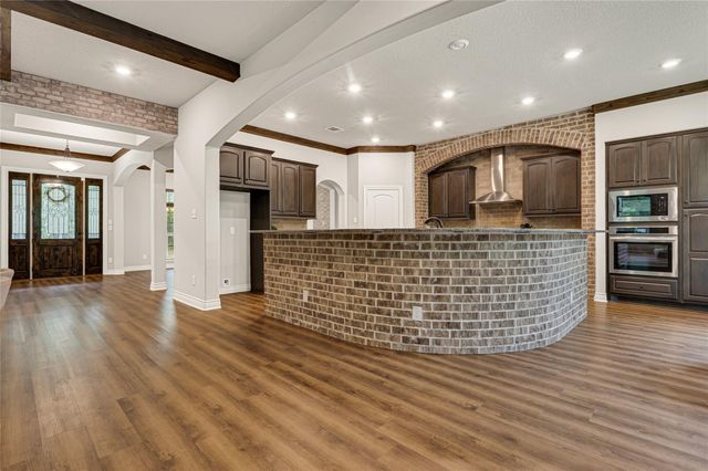 182 Stagecoach Circle, Huntsville, TX 77340