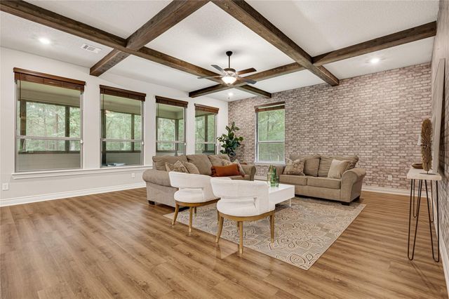 182 Stagecoach Circle, Huntsville, TX 77340