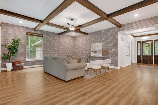 182 Stagecoach Circle, Huntsville, TX 77340