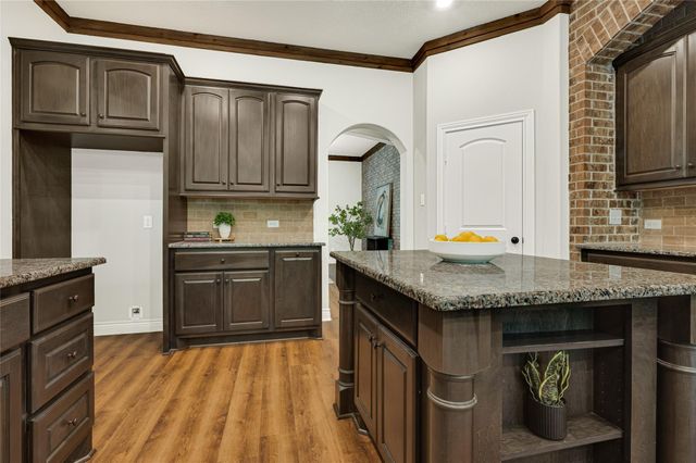 182 Stagecoach Circle, Huntsville, TX 77340
