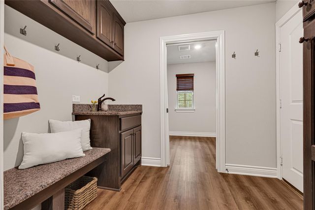 182 Stagecoach Circle, Huntsville, TX 77340