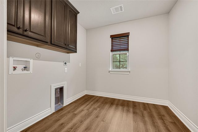 182 Stagecoach Circle, Huntsville, TX 77340