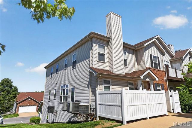 1251 Gardens Circle Drive 2B, Unincorporated, MO 63125