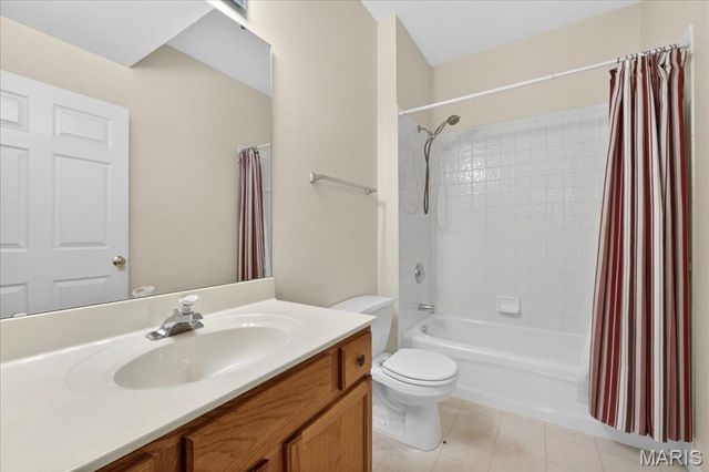 1251 Gardens Circle Drive 2B, Unincorporated, MO 63125