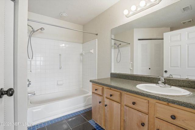 13700 RICHMOND PARK Drive N 305, Jacksonville, FL 32224