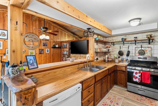 169 W 25TH AVENUE, Oshkosh, WI 54902