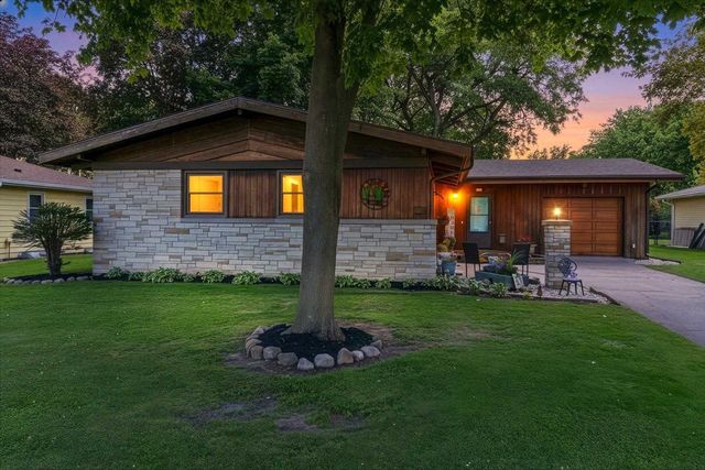169 W 25TH AVENUE, Oshkosh, WI 54902