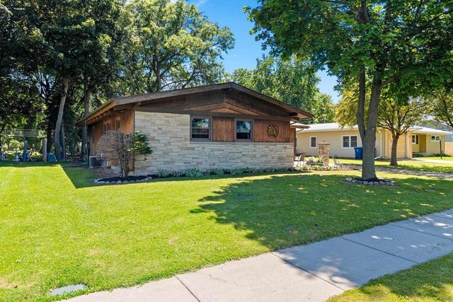 169 W 25TH AVENUE, Oshkosh, WI 54902