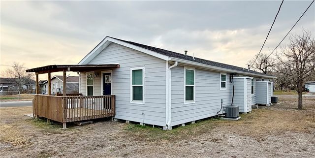 429 W Avenue C Ave, Kingsville, TX 78363