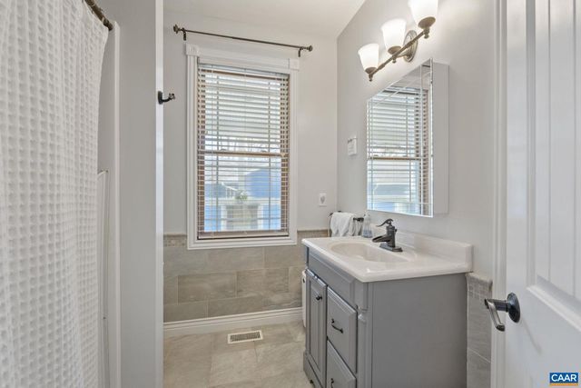 7 BOLLING CIR, Palmyra, VA 22963