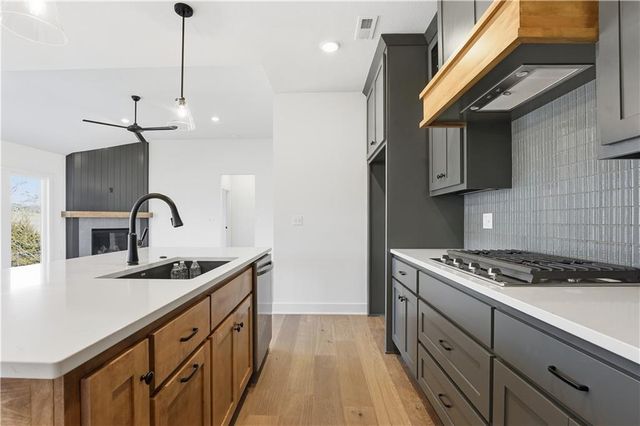 502 7th Street, Smithville, MO 64089