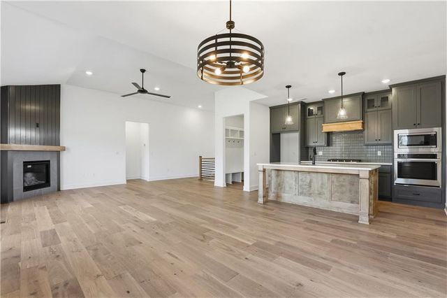 502 7th Street, Smithville, MO 64089