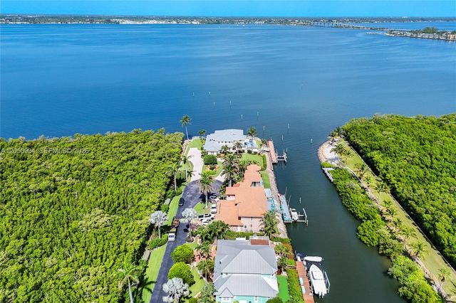 4105 NE Rigels Cove Way, Hutchinson Island, FL 34957