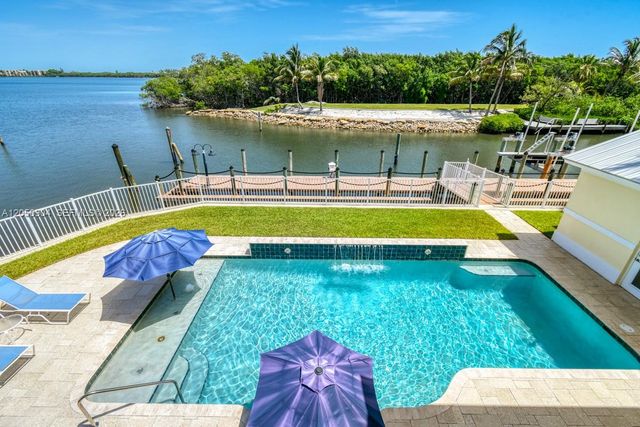 4105 NE Rigels Cove Way, Hutchinson Island, FL 34957