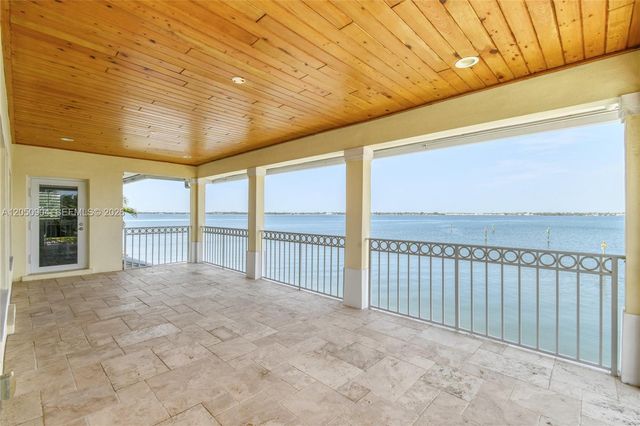 4105 NE Rigels Cove Way, Hutchinson Island, FL 34957