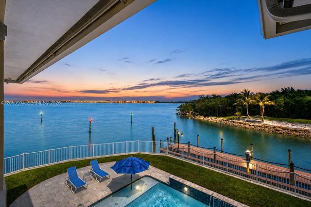 4105 NE Rigels Cove Way, Hutchinson Island, FL 34957