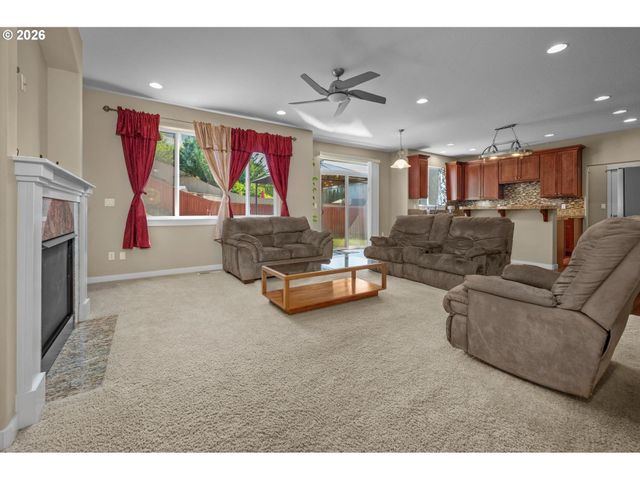13061 Se MEADEHILL Ave, Happy Valley, OR 97086