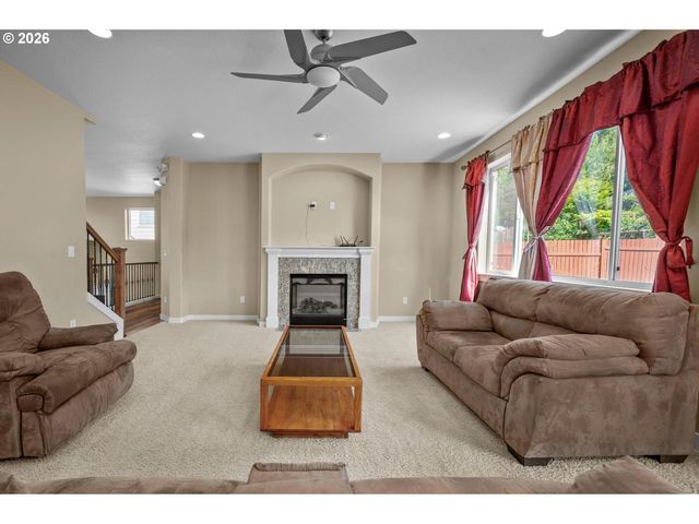 13061 Se MEADEHILL Ave, Happy Valley, OR 97086