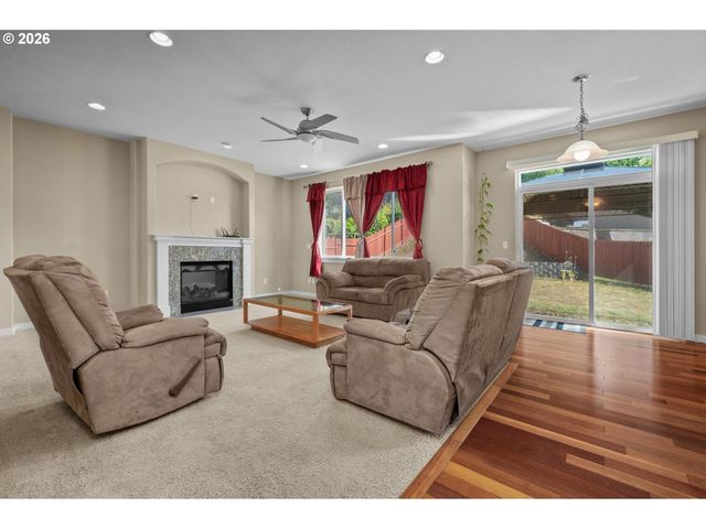 13061 Se MEADEHILL Ave, Happy Valley, OR 97086