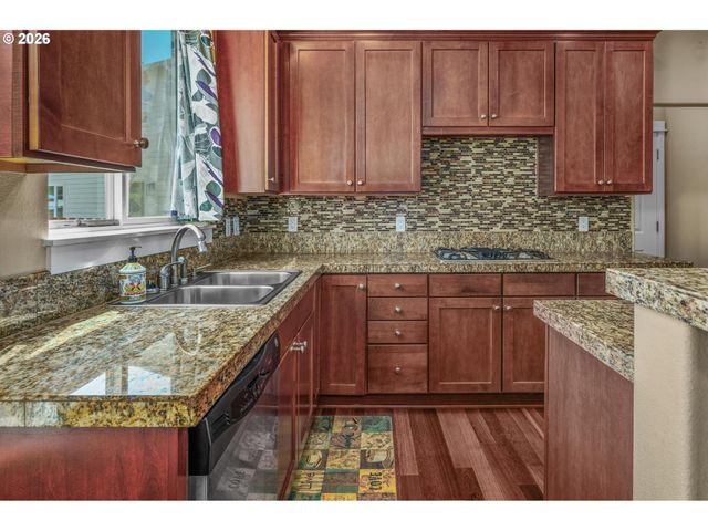 13061 Se MEADEHILL Ave, Happy Valley, OR 97086
