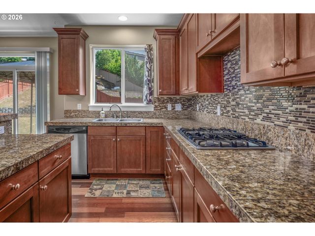 13061 Se MEADEHILL Ave, Happy Valley, OR 97086