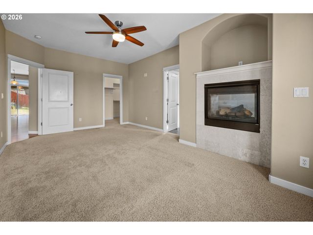 13061 Se MEADEHILL Ave, Happy Valley, OR 97086