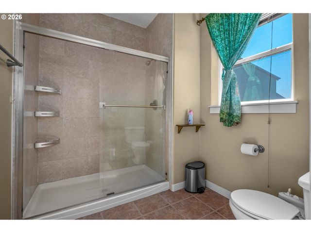 13061 Se MEADEHILL Ave, Happy Valley, OR 97086