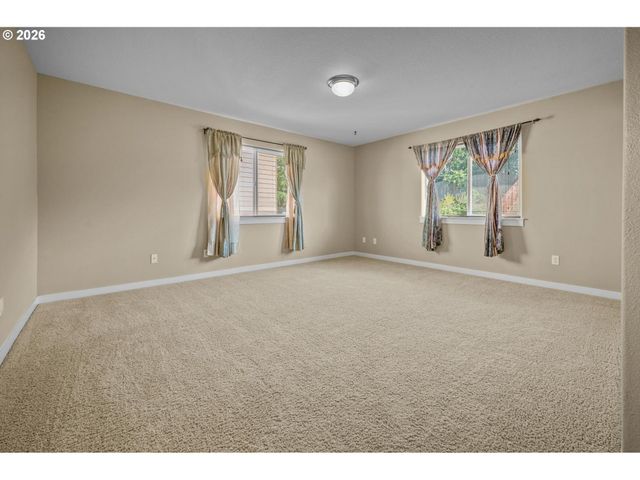13061 Se MEADEHILL Ave, Happy Valley, OR 97086