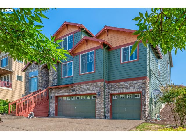 13061 Se MEADEHILL Ave, Happy Valley, OR 97086