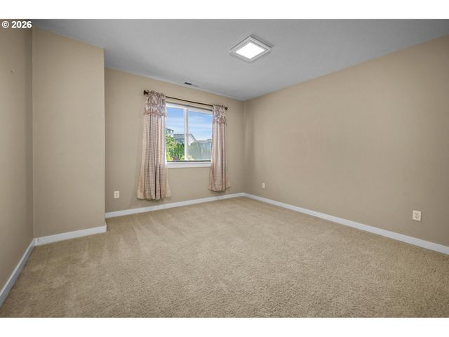 13061 Se MEADEHILL Ave, Happy Valley, OR 97086