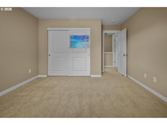 13061 Se MEADEHILL Ave, Happy Valley, OR 97086