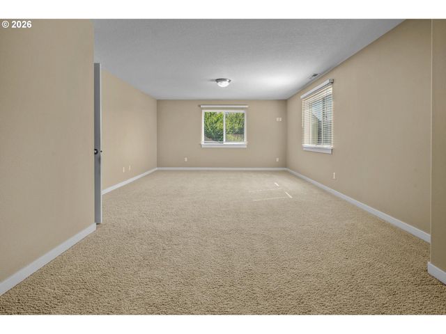 13061 Se MEADEHILL Ave, Happy Valley, OR 97086