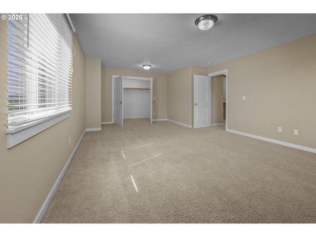 13061 Se MEADEHILL Ave, Happy Valley, OR 97086