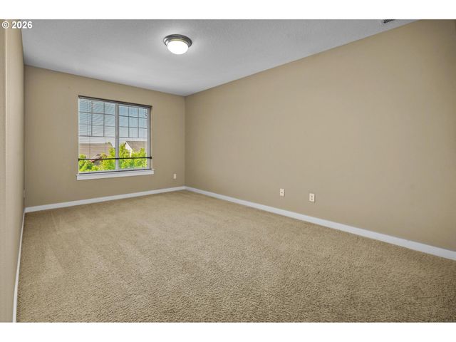 13061 Se MEADEHILL Ave, Happy Valley, OR 97086