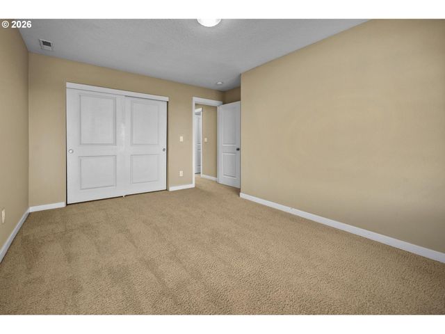 13061 Se MEADEHILL Ave, Happy Valley, OR 97086