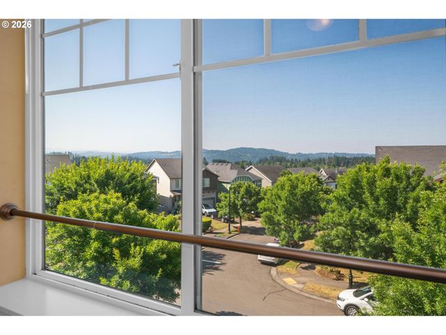 13061 Se MEADEHILL Ave, Happy Valley, OR 97086
