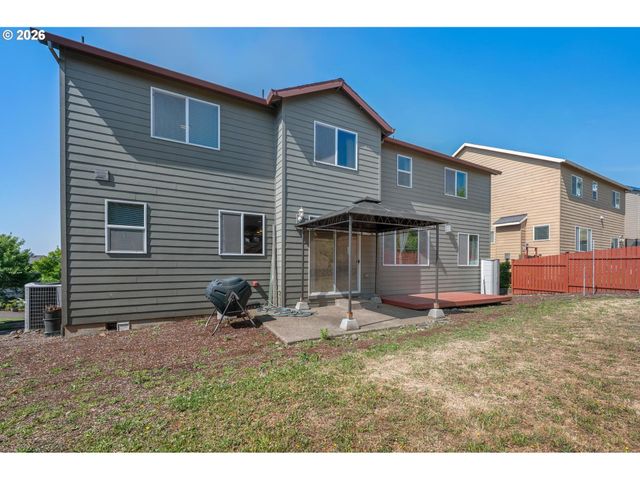 13061 Se MEADEHILL Ave, Happy Valley, OR 97086