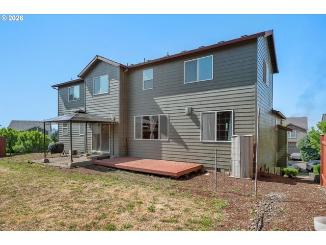 13061 Se MEADEHILL Ave, Happy Valley, OR 97086