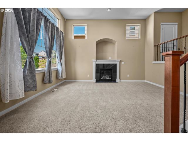 13061 Se MEADEHILL Ave, Happy Valley, OR 97086
