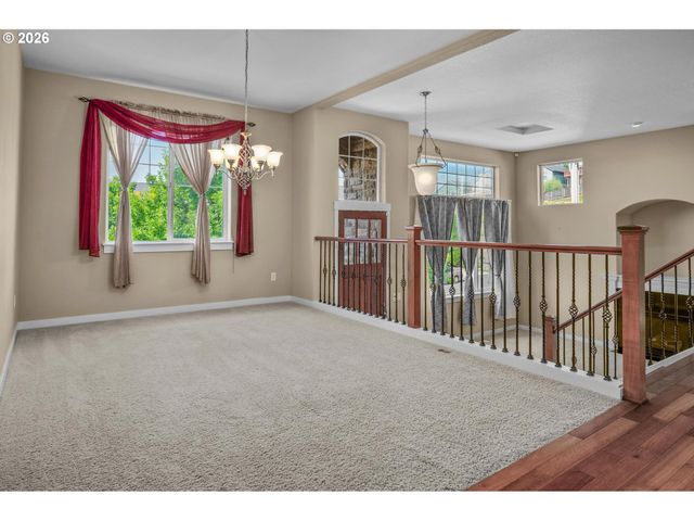13061 Se MEADEHILL Ave, Happy Valley, OR 97086