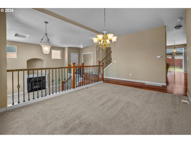 13061 Se MEADEHILL Ave, Happy Valley, OR 97086