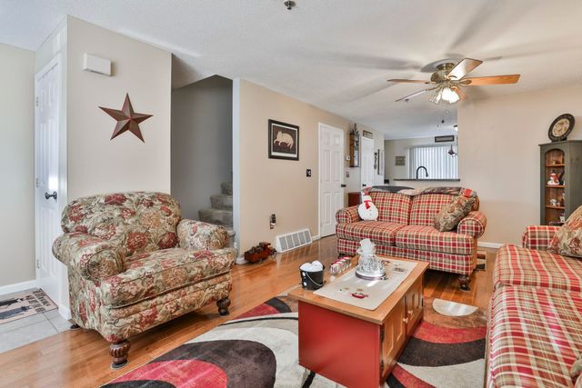 47 Willow Creek Drive, Hudson, NH 03051